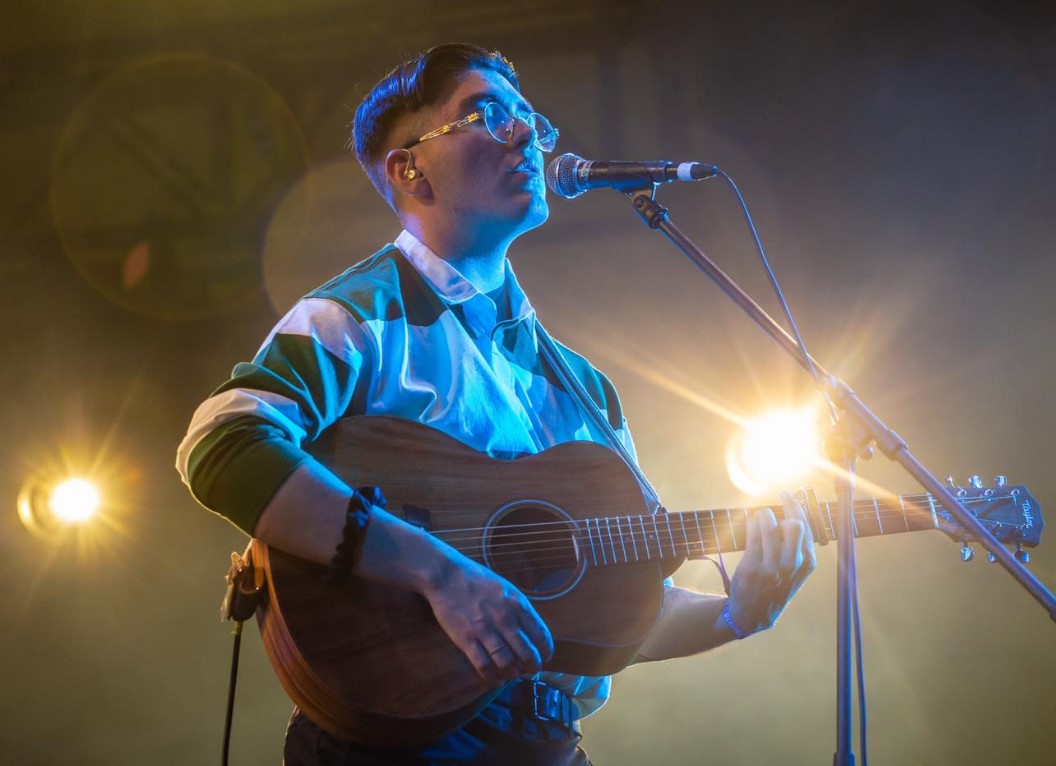 Chihuahuense Kevin Kaarl, la voz grave de la melancolía