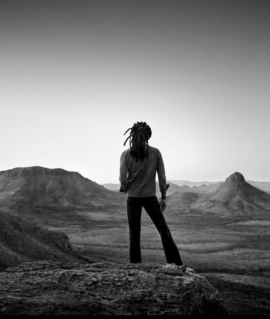Lenny Kravitz lanzará su propio Sotol hecho en Chihuahua