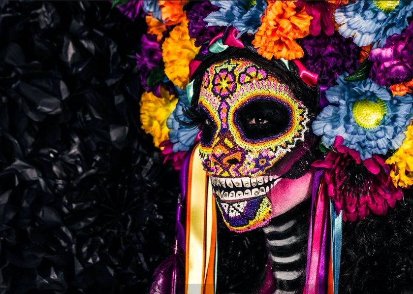 Entre ofrendas los reciben