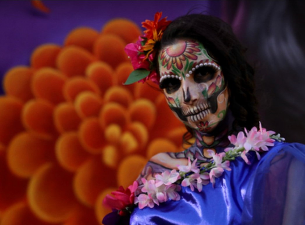 Entre ofrendas los reciben
